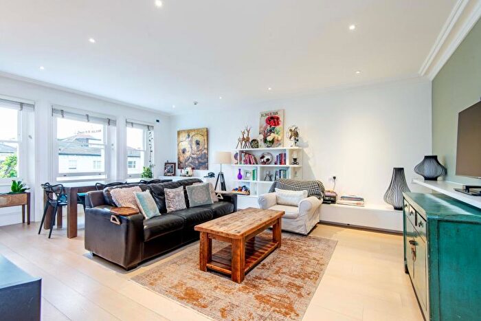 3 Bedroom Apartment To Rent In Belsize Park, Hampstead, NW3
