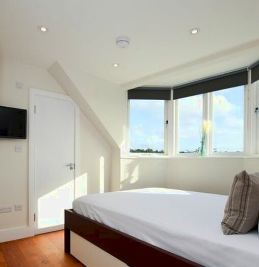 Studio To Rent In Finchley Road, London, NW11