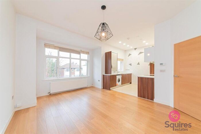 3 Bedroom Flat For Sale In Granville Road, North Finchley, N12