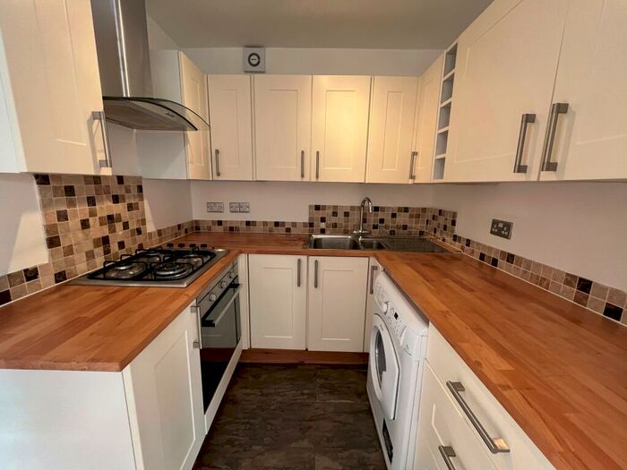 2 Bedroom Detached Bungalow To Rent In Cliff Road, Brighton, BN2