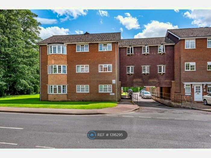 1 Bedroom Flat To Rent In Rushams Road, Horsham RH12