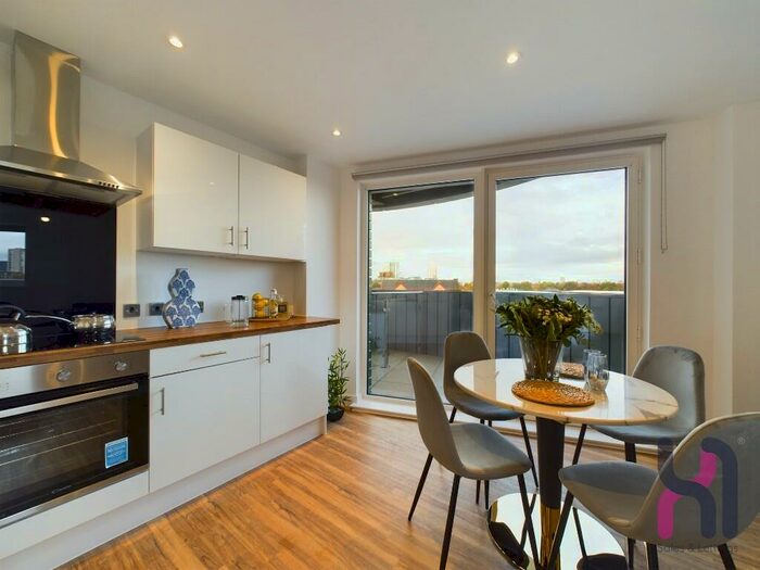 2 Bedroom Apartment To Rent In Pomona Strand, Manchester, Greater Manchester, M16