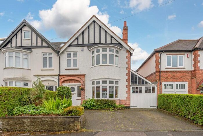 4 Bedroom Semi-Detached House For Sale In Wentworth Road, Birmingham, B17