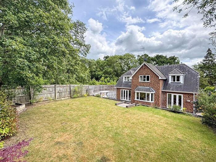 5 Bedroom Detached House For Sale In Bradwell Road, Loughton, Milton Keynes, MK5