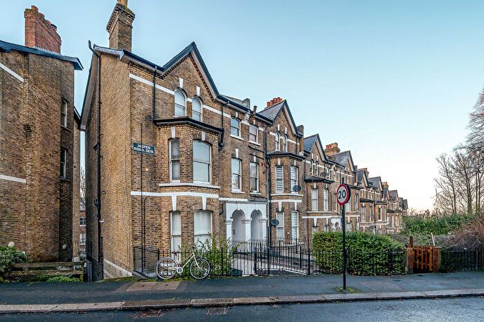 2 Bedroom Flat For Sale In Jasper Road, London, SE19