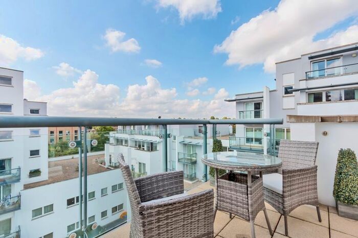 2 Bedroom Flat To Rent In Osiers Road, London, SW18