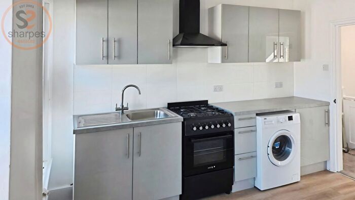 2 Bedroom Maisonette To Rent In Graham Road, Mitcham, Greater London, CR4