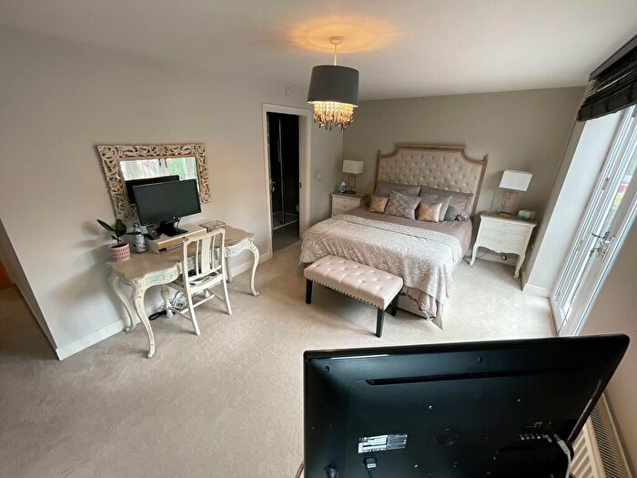 2 Bedroom Apartment To Rent In Wilmslow Road, Didsbury, M20