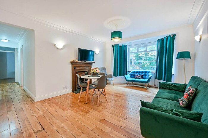 2 Bedroom Maisonette For Sale In Uxbridge Road, Ealing, London, W5