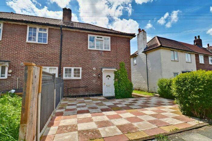 3 Bedroom End Of Terrace House To Rent In Keedonwood Road, Bromley, BR1