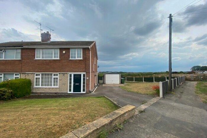 3 Bedroom Property To Rent In St. Pauls Avenue, Chesterfield, S41