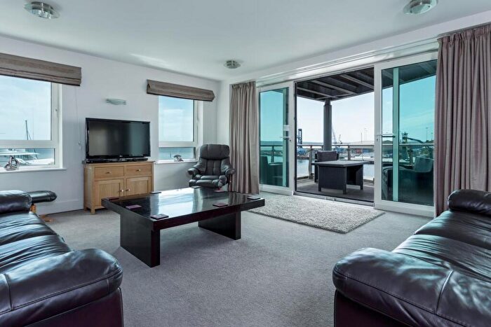 3 Bedroom Apartment For Sale In The Quay, Poole, BH15