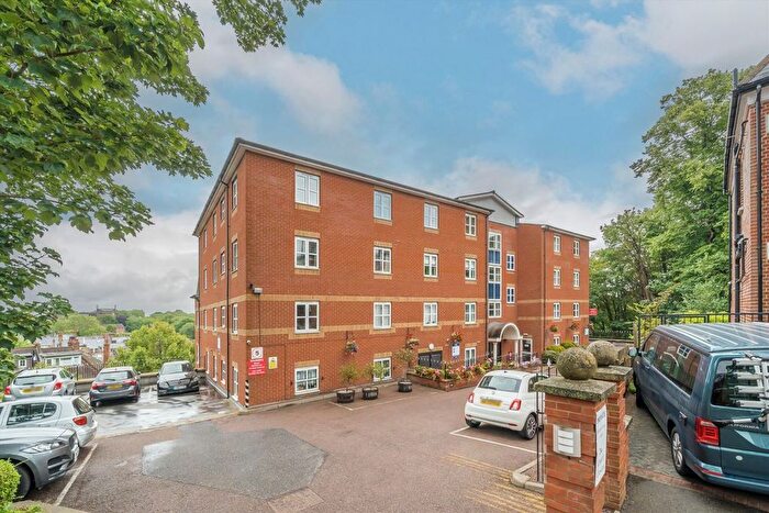2 Bedroom Flat For Sale In Church Crescent, London, N10