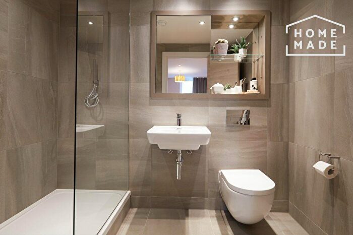 2 Bedroom Flat To Rent In Angel Gardens, M4