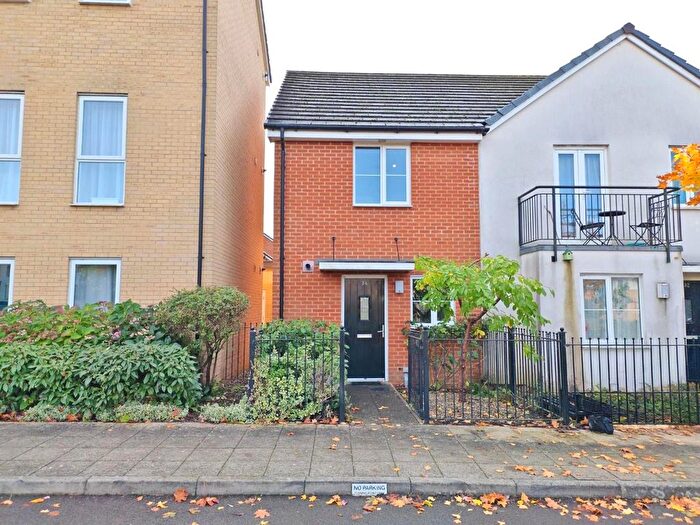 2 Bedroom Property To Rent In Puffin Way, Reading, RG2