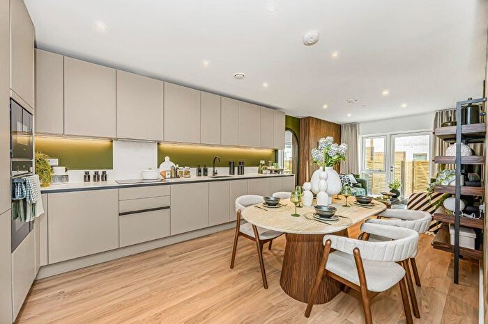 2 Bedroom Flat For Sale In Egerton Road, Twickenham, TW2