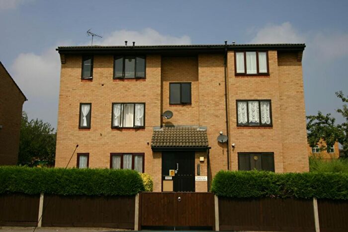 Flat To Rent In Doyle Road, London, SE25