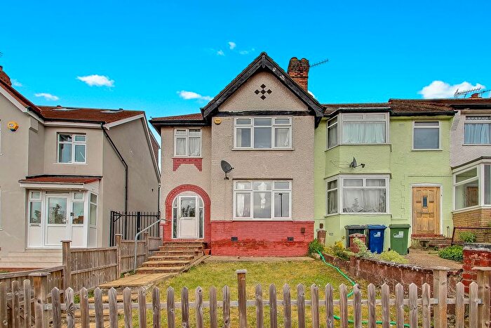 3 Bedroom End Terrace House For Sale In Northwood Gardens, Greenford, UB6