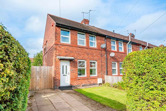 2 Bedroom End Of Terrace House For Sale In Wycliffe Avenue, York, YO10