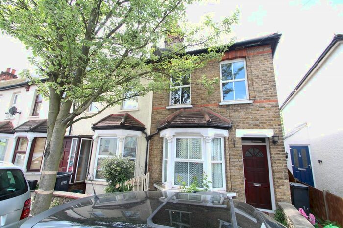 2 Bedroom End Of Terrace House To Rent In Sussex Road, South Croydon, Surrey, CR2