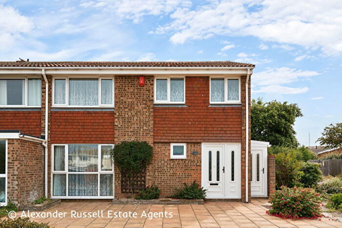 4 Bedroom End Of Terrace House For Sale In Halstead Gardens, Palm Bay, Margate, CT9