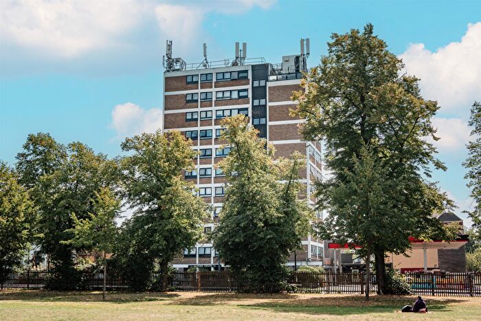 2 Bedroom Flat For Sale In Seven Sisters Road, Finsbury Park, N4