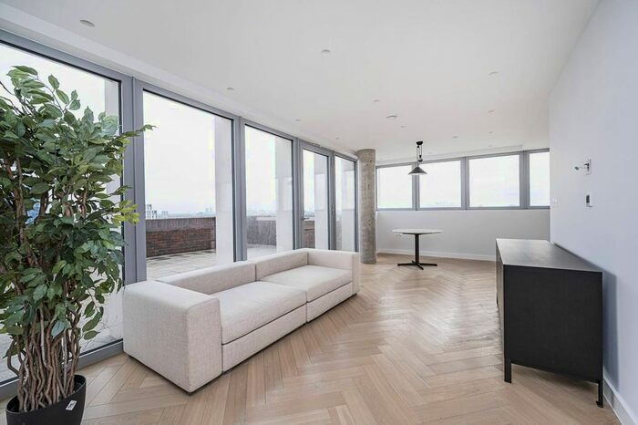 3 Bedroom Flat To Rent In Mapple Path, Hackney Downs, London, E5