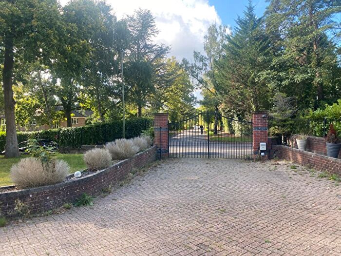 5 Bedroom House To Rent In Pine Drive, Chilworth, SO16