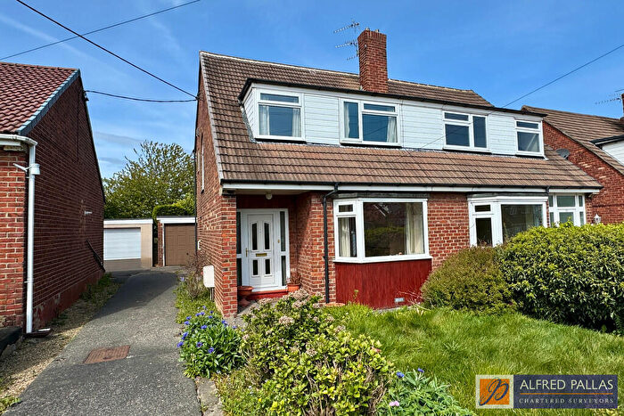 3 Bedroom Semi-Detached House For Sale In Ravensbourne Avenue, East Boldon, NE36