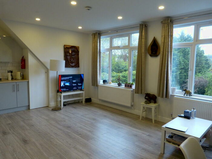1 Bedroom Property To Rent In Rodborough Road, London, NW11