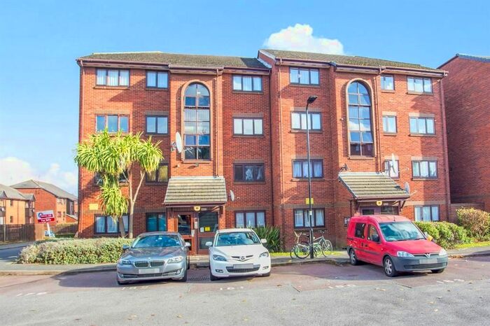 2 Bedroom Flat To Rent In Cotton Avenue, London, W3