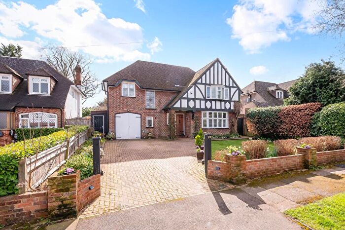 4 Bedroom Detached House For Sale In Fiddicroft Avenue, Banstead, SM7