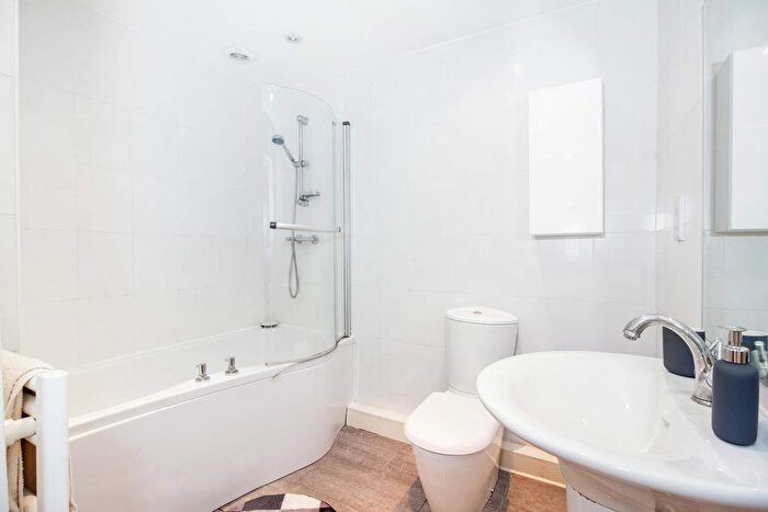 1 Bedroom Flat To Rent In Victoria Terrace, Leeds, LS3