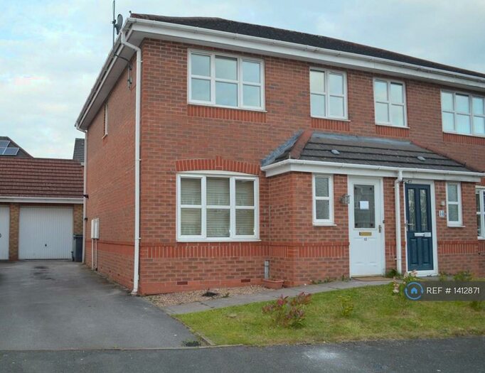 3 Bedroom Semi-Detached House To Rent In Waterglades Close, Stoke-On-Trent, ST1