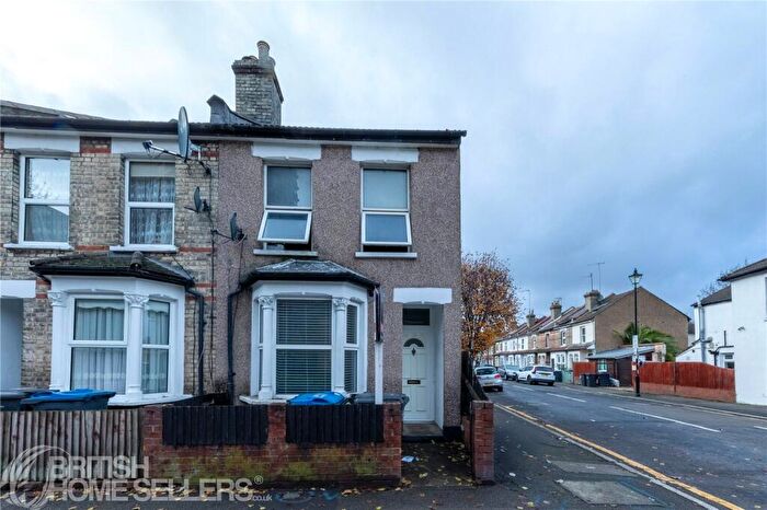 3 Bedroom End Of Terrace House For Sale In Church Road, Croydon, CR0