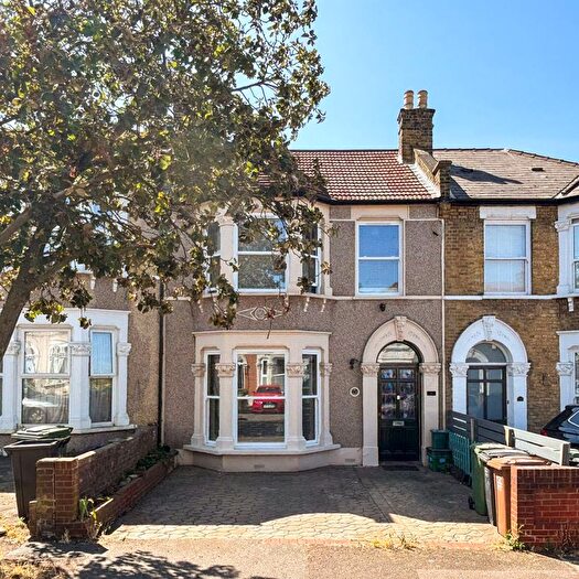 3 Bedroom Terraced House For Sale In Arngask Road, Catford, SE6