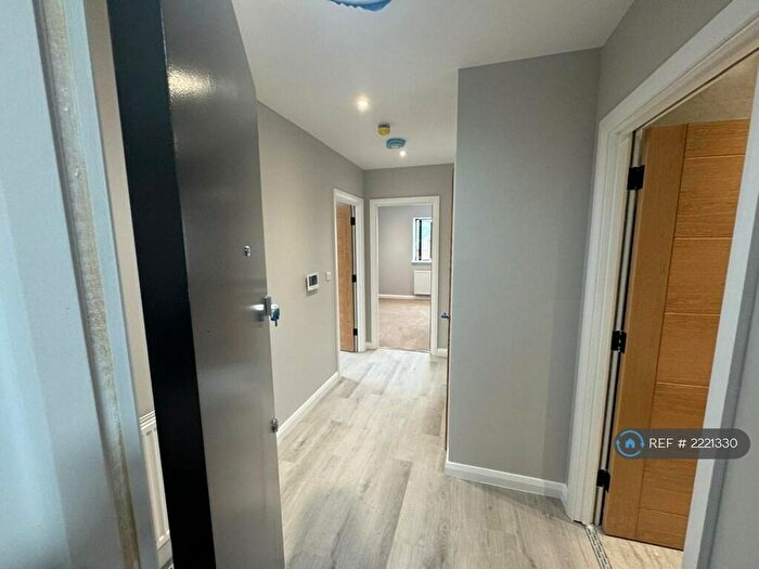 2 Bedroom Flat To Rent In Sheppard Close, Eagle Farm South, Milton Keynes, MK17