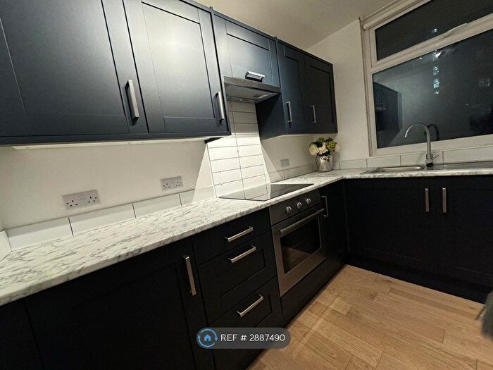1 Bedroom Flat To Rent In Downholme, London, SW15