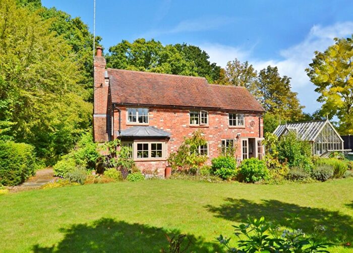 3 Bedroom Cottage For Sale In Plaistow Road, Kirdford, RH14