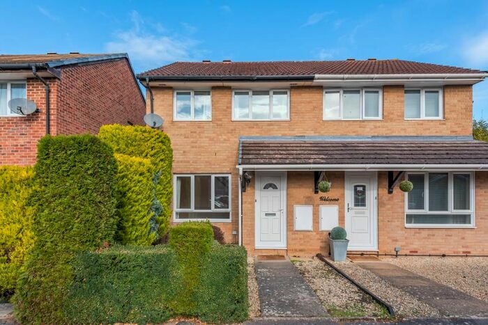 3 Bedroom Semi-Detached House To Rent In Kidlington, Oxfordshire, OX5