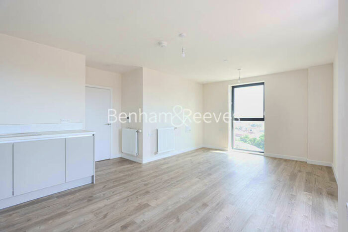 2 Bedroom Apartment To Rent In North End Road, Wembley, HA9