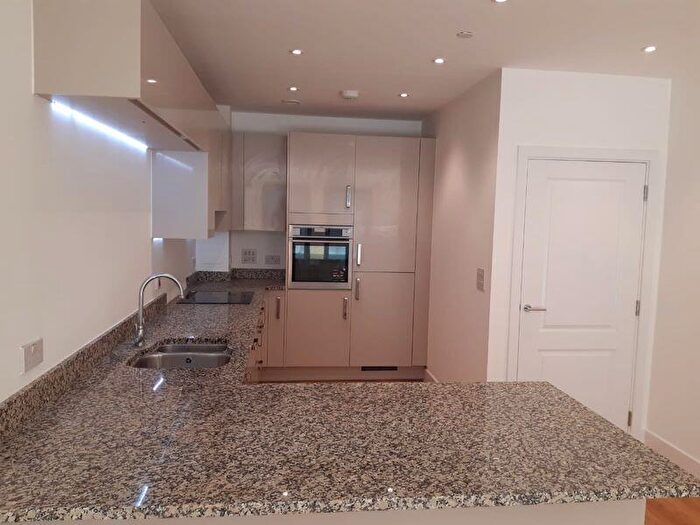 3 Bedroom Flat To Rent In Charles Clowes Walk, Nine Elms, SW11