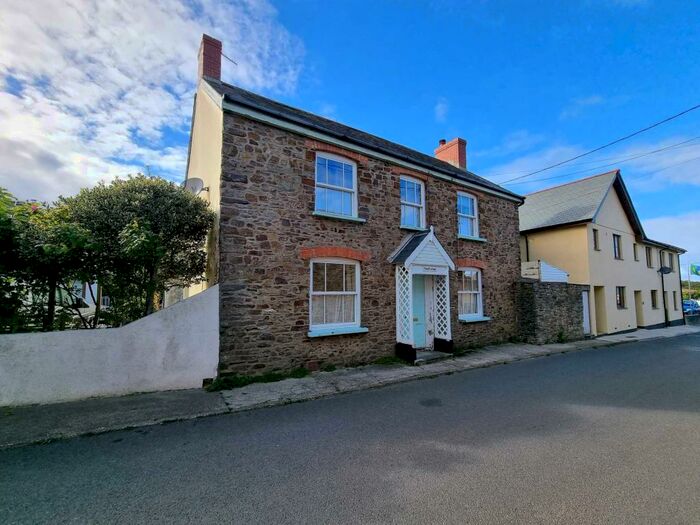 3 Bedroom Detached House For Sale In North Street, Hartland, EX39