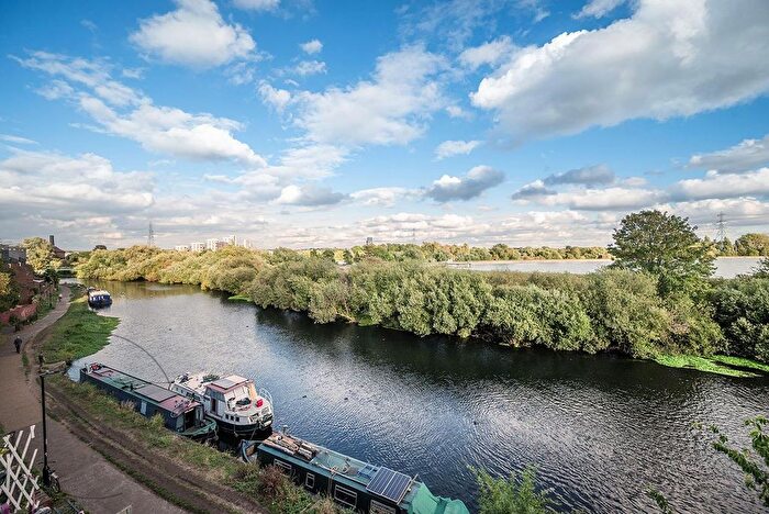 2 Bedroom Flat For Sale In Kessock Close, London, N17