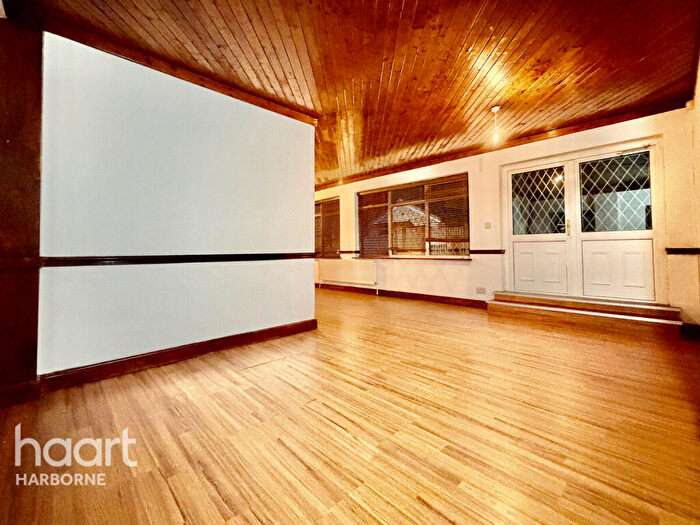 5 Bedroom Semi Detached House To Rent In Ashes Rd, Oldbury, B69