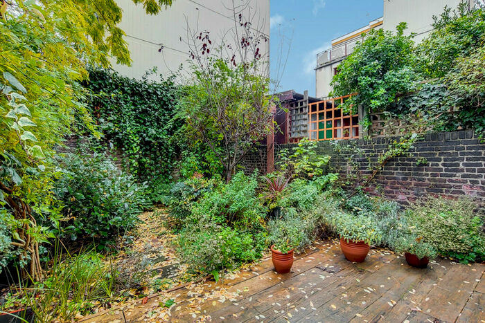 2 Bedroom Apartment To Rent In Tremlett Grove, London, N19