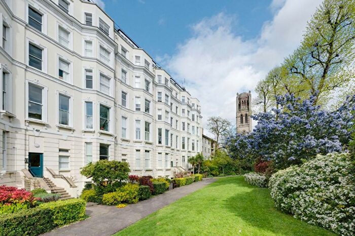 Studio To Rent In Pinehurst Court, London, W11