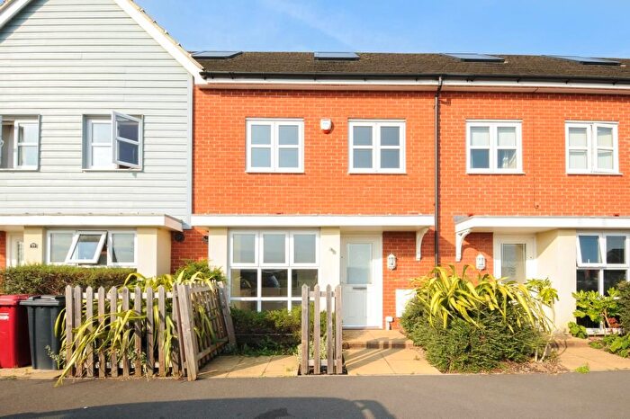 3 Bedroom Terraced House To Rent In Bantry Road, Slough, SL1