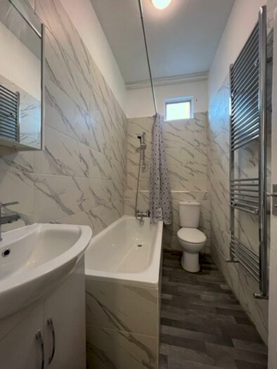 2 Bedroom Apartment To Rent In High Road, London, N15