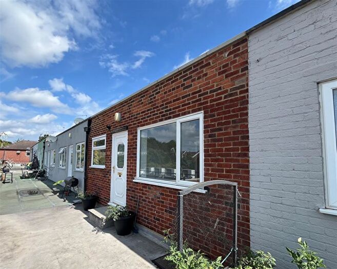 2 Bedroom Flat To Rent In Woodside Drive, Dartford, DA2